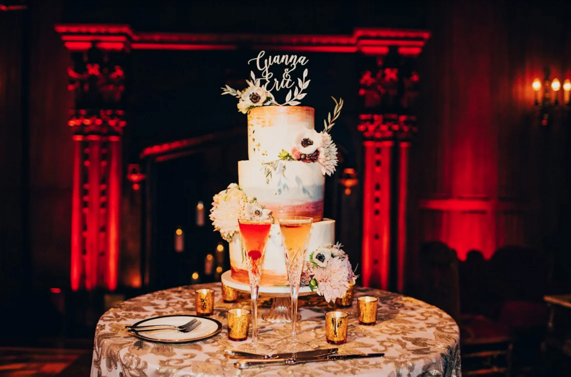 Wedding cake lighting and decor