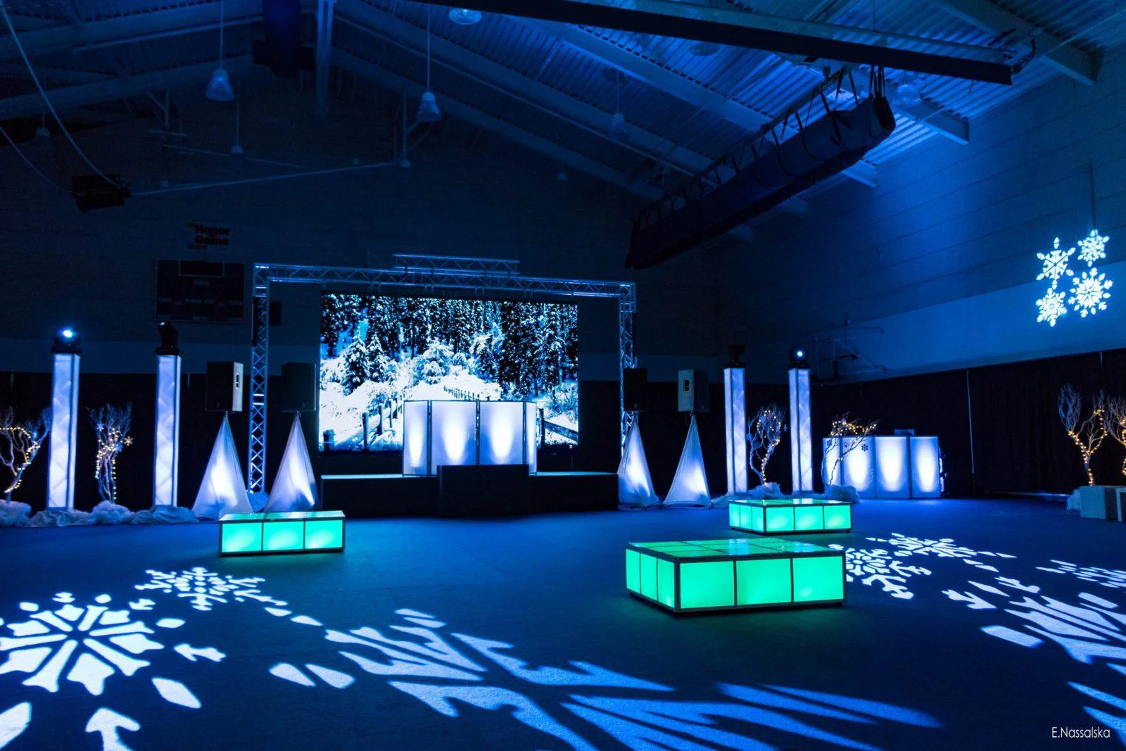 Winter stage and dance floor lighting set-up