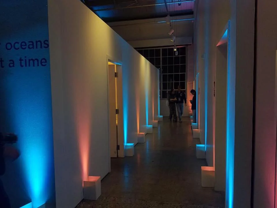 Multicolored wall up-lighting
